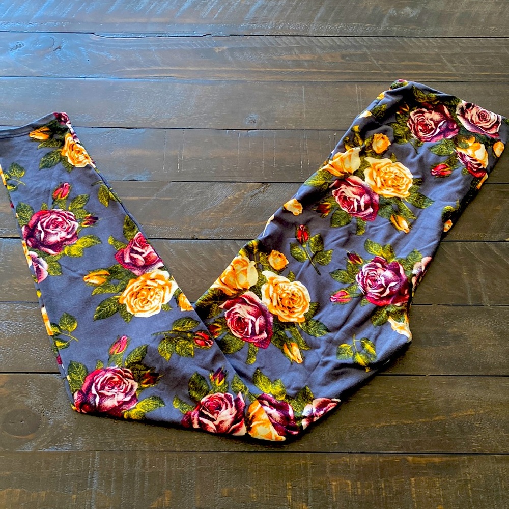 Simple Addiction leggings, grey floral, size S/M